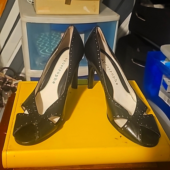 Apostrophe Designer Shoes, Sz 8, Black, Leather, Criss Cross Open Toe, 3.5" Heel - Picture 8 of 10